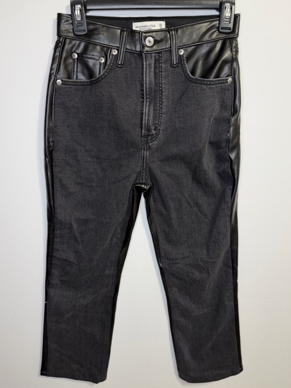 Abercrombie & Fitch Black Ankle Straight Ultra High Rise Vegan Leather 26 XShort - Picture 4 of 14